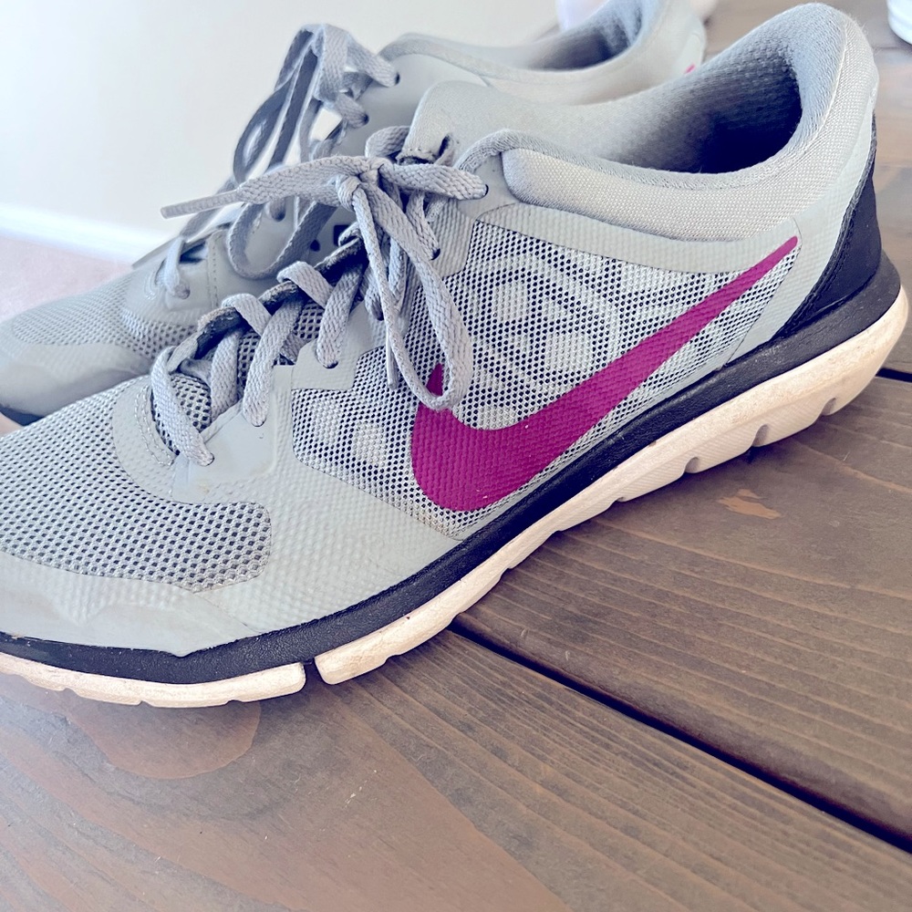 Nike Women’s Size 9 Flex 2015 Run